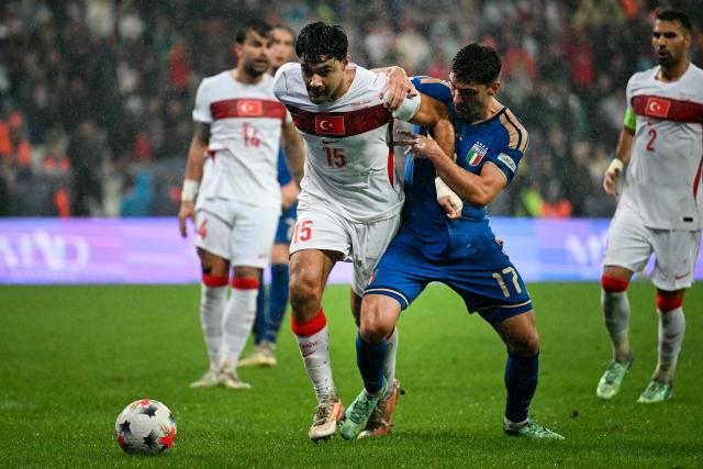 Turkey's defender #15 Ozan Kabak fights for the ball with Italy's forward #17 Nicolo Cambiaghi during the UEFA Nations League football match (League A, Group A1) between Turkey and Italy at the Ataturk Sports Complex Matl? Stadium in Bursa on September 28, 2026. (Photo by Ozan KOSE / AFP)