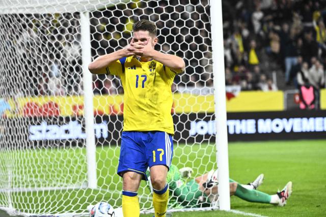 Sweden's forward #17 Viktor Gyokeres celebrates scoring the 3-1 goal during the UEFA Nations League Group B4 between Sweden and Poland at the Strawberry Arena in Solna on September 28, 2026. (Photo by Fredrik SANDBERG / various sources / AFP) / Sweden OUT