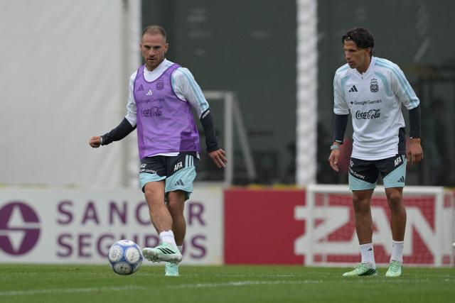Argentina's midfielder Alexis Mac Allister (L) passes the ball next to teammate midfielder Giuliano Simeone during a training session at the Argentine Football Association (AFA) training camp in Ezeiza, Buenos Aires Province, on September 28, 2026 ahead of the friendly matches against Bolivia, Burkina Faso, and Benin. (Photo by JUAN MABROMATA / AFP)