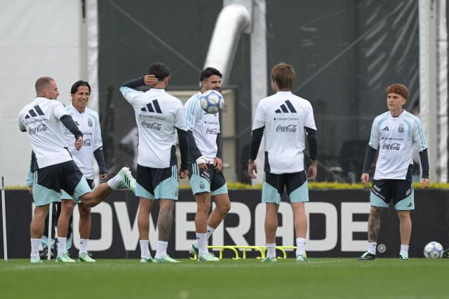 Argentina's footballers train at the Argentine Football Association (AFA) training camp in Ezeiza, Buenos Aires Province, on September 28, 2026 ahead of the friendly matches against Bolivia, Burkina Faso, and Benin. (Photo by JUAN MABROMATA / AFP)