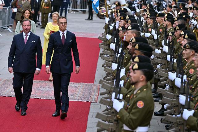 Grand Duke Guillaume of Luxembourg (L) and Finland's President Alexander Stubb (R), followed by Grand Duchess Stephanie of Luxembourg (rear R) and Finnish president's wife Suzanne Innes-Stubb (rear L) review a guard of honour during a welcoming ceremony outside the Grand Ducal Palace during a state visit in Luxembourg, on September 29, 2026. Finland's president is on a two-day state visit to Luxembourg. (Photo by NICOLAS TUCAT / AFP)