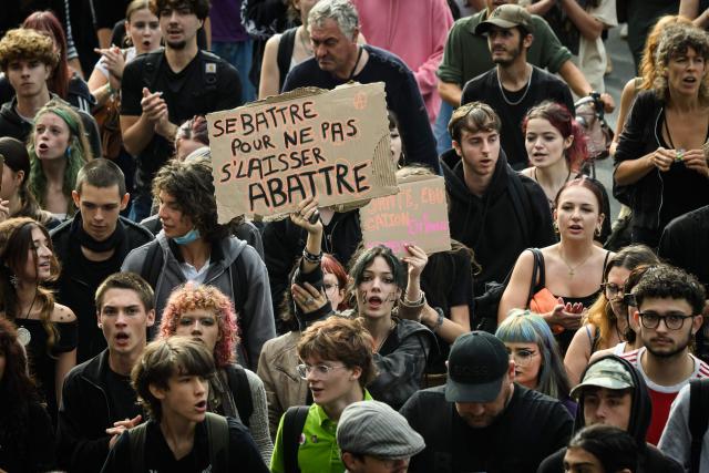 Protesters raise a placard which reads "fight to not be brought down" as they take part in a rally during a day of nationwide public sector strikes and demonstrations, in Nantes, western France, on September 29, 2026. Public sector workers, including firefighters, hold a one-day strike and demonstrations across France on September 29 in response to a call from a broad inter-union coalition, with the aim of putting pressure on the government two days before the presentation of the draft budget for 2027. (Photo by Loic VENANCE / AFP)