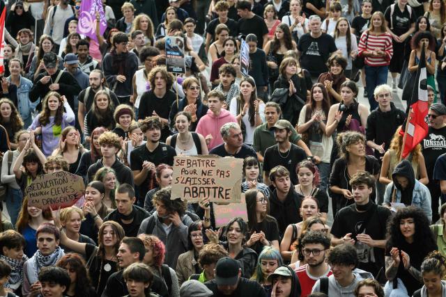 Protesters raise a placard which reads "fight to not be brought down" as they take part in a rally during a day of nationwide public sector strikes and demonstrations, in Nantes, western France, on September 29, 2026. Public sector workers, including firefighters, hold a one-day strike and demonstrations across France on September 29 in response to a call from a broad inter-union coalition, with the aim of putting pressure on the government two days before the presentation of the draft budget for 2027. (Photo by Loic VENANCE / AFP)