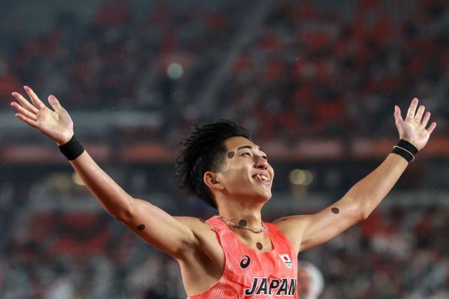 Japan's Ko Ochiai celebrates winning the men's 800m final during the 2026 Asian Games at Nagoya City Mizuho Park Athletic Stadium in Nagoya, Aichi Prefecture on September 29, 2026. (Photo by DAVID GRAY / AFP)