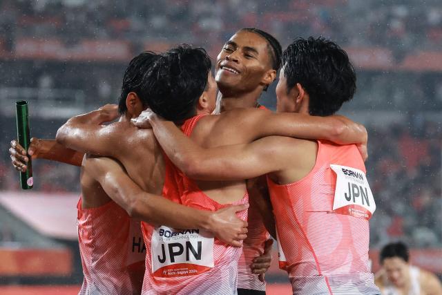Japan's Fuga Sato, Japan's Shinya Hayashi, Japan's Kenki Imaizumi and Japan's Yuki Joseph Nakajima celebrate winning the men's 4x400m relay final during the 2026 Asian Games at Nagoya City Mizuho Park Athletic Stadium in Nagoya, Aichi Prefecture on September 29, 2026. (Photo by DAVID GRAY / AFP)
