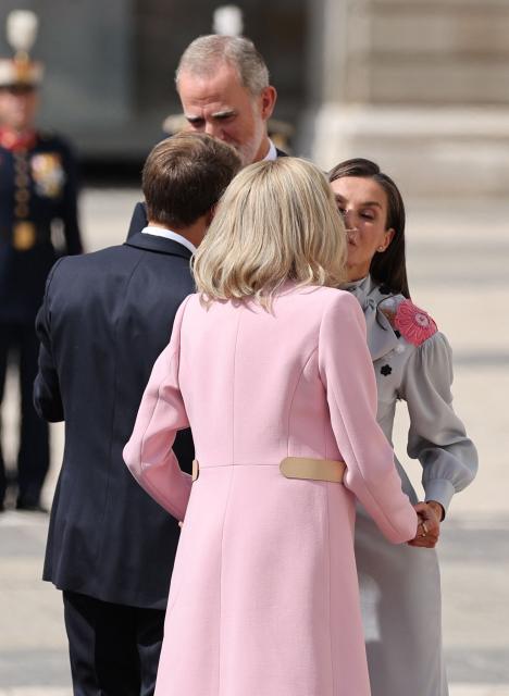 Spain's King Felipe VI and Queen Letizia welcome French President Emmanuel Macron and his wife Brigitte Macron (back) during an official ceremony upon their arrival at Madrid's Royal Palace on September 29, 2026. French President Emmanuel Macron is on a two-day official visit in Spain. (Photo by Thomas COEX / AFP)