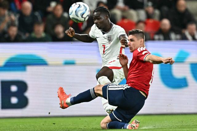 Czech Republic's midfielder #09 Adam Karabec (R) and England's midfielder #07 Bukayo Saka vie for the ball during the UEFA Nations League Group A3 football match between the Czech Republic and England at Fortuna Arena in Prague on September 29, 2026. (Photo by Joe Klamar / AFP)