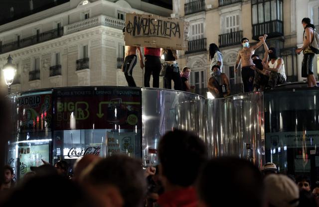People gather at a protest camp against evictions and the housing crisis outside the headquarters of the Madrid regional government at Puerta del Sol in Madrid in the early hours of September 30, 2026. The Spanish government on September 29 approved measures including a ban on evictions until 2030 and the automatic renewal of tenant contracts following days of nationwide housing protests. But the measures hang in the balance as the left-wing coalition lacks a majority in a heavily fragmented parliament, which is due to vote on them on October 2. (Photo by Thomas COEX / AFP)