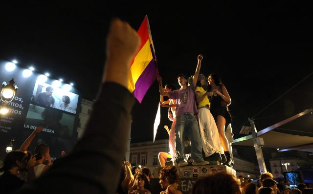 People gather at a protest camp against evictions and the housing crisis outside the headquarters of the Madrid regional government at Puerta del Sol in Madrid in the early hours of September 30, 2026. The Spanish government on September 29 approved measures including a ban on evictions until 2030 and the automatic renewal of tenant contracts following days of nationwide housing protests. But the measures hang in the balance as the left-wing coalition lacks a majority in a heavily fragmented parliament, which is due to vote on them on October 2. (Photo by Thomas COEX / AFP)