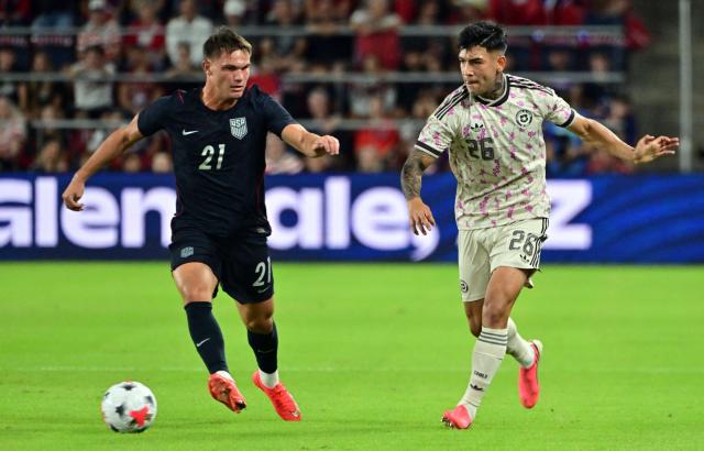 US defender #21 Frankie Westfield (L) and Chile's defender #26 Diego Ulloa run behind the ball during the international friendly football match between USA and Chile at Energizer Park in St. Louis, Missouri, on September 29, 2026. (Photo by TIM VIZER / AFP)