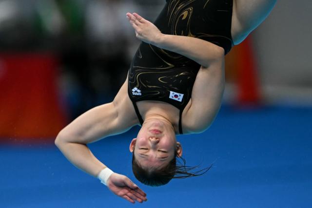 South Korea's Lee Ye-joo competes in the women's 3m springboard final diving event during the 2026 Asian Games at the Tokyo Aquatics Centre in Tokyo on September 30, 2026. (Photo by ANDREW CABALLERO-REYNOLDS / AFP)