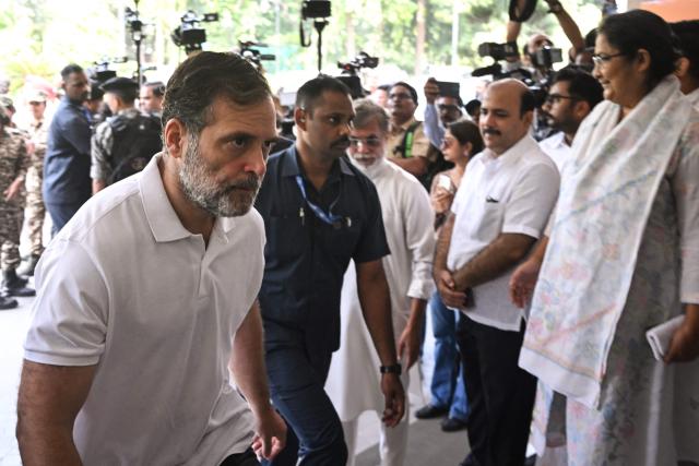 India's Congress Party leader Rahul Gandhi arrives for an Indian National Developmental Inclusive Alliance (I.N.D.I.A) meeting against against India's Chief Election Commissioner Gyanesh Kumar condemning alleged electoral malpractices in the Special Intensive Revision (SIR) of electoral rolls in New Delhi on September 30, 2026. (Photo by Arun SANKAR / AFP)