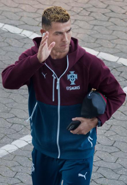 Portugal's forward #07 Cristiano Ronaldo waves to fans as he arrives for a training session at Parken stadium in Copenhagen, Denmark, on September 30, 2026, on the eve of their Nations League Group A4 match against Denmark. Portugal captain Cristiano Ronaldo announced that he had left the team's training camp in Denmark following a press conference by coach Jorge Jesus. (Photo by Liselotte Sabroe / Ritzau Scanpix / AFP) / Denmark OUT
