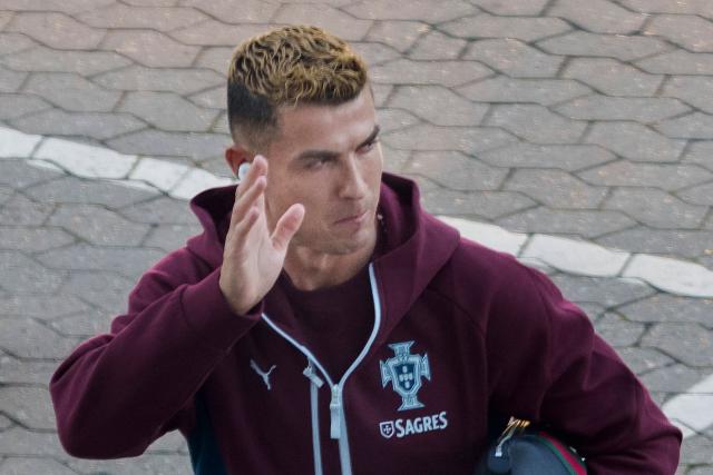 Portugal's forward #07 Cristiano Ronaldo waves to fans as he arrives for a training session at Parken stadium in Copenhagen, Denmark, on September 30, 2026, on the eve of their Nations League Group A4 match against Denmark. Portugal captain Cristiano Ronaldo announced that he had left the team's training camp in Denmark following a press conference by coach Jorge Jesus. (Photo by Liselotte Sabroe / Ritzau Scanpix / AFP) / Denmark OUT