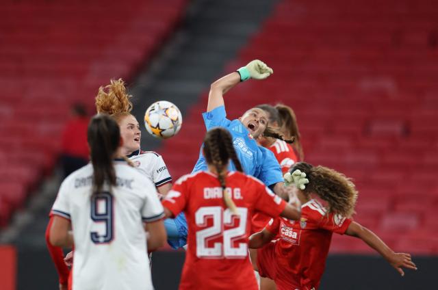 Bayern Munich's Danish defender #03 Stine Ballisager Pedersen challenges Benfica's German goalkeeper #01 Lena Pauels with during the UEFA Women's Champions League, league phase, day 2 football match between SL Benfica and Bayern Munich at Estadio da Luz in Lisbon on September 30, 2026. (Photo by PATRICIA DE MELO MOREIRA / AFP)