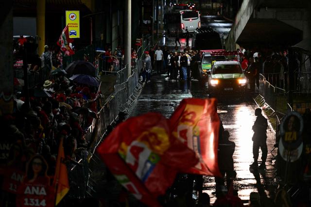 Supporters of Brazil's President and presidential candidate Luiz Inacio Lula da Silva attend a campaign rally in Juiz de Fora, Minas Gerais state, Brazil, on September 30, 2026. Brazil will hold presidential election on October 4, 2026. (Photo by Pablo PORCIUNCULA / AFP)