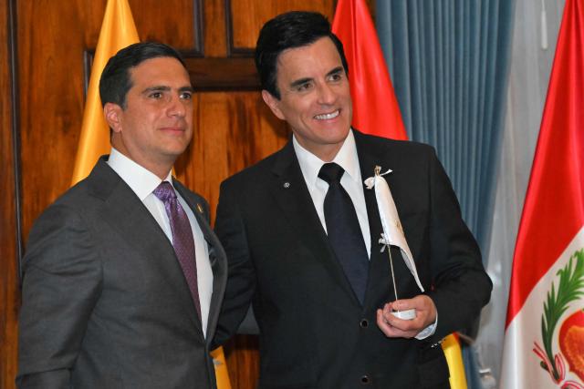 Ecuadorian Foreign Minister Roberto Kury (L) and his Peruvian counterpart Carlos Espa pose for a picture after the handover of the Andean Community (CAN) flag during the transfer of the bloc's rotating presidency at the Foreign Ministry in Quito on September 30, 2026. (Photo by Rodrigo BUENDIA / AFP)