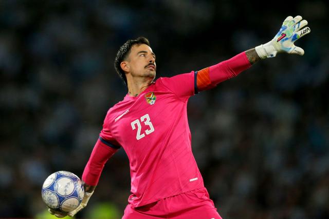 Bolivia's goalkeeper #23 Guillermo Viscarra passes the ball with his hand during the international friendly football match between Argentina and Bolivia at Mario Alberto Kempes Stadium in Cordoba, Argentina, on September 30, 2026. (Photo by Diego Lima / AFP)
