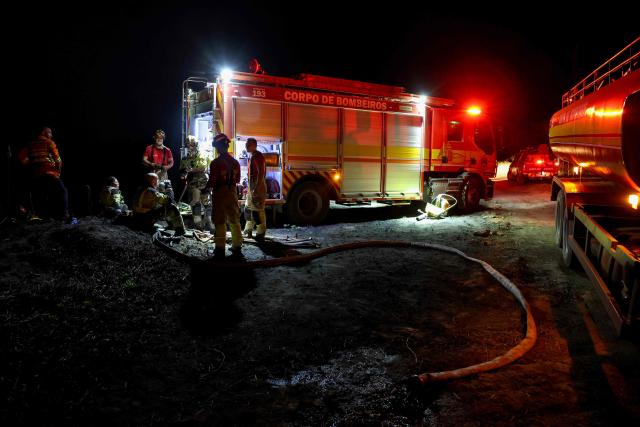 Brazilian firefighters rest during a wildfire in the Amazon rainforest in Iranduba, Amazonas state, Brazil on September 30, 2026. (Photo by MICHAEL DANTAS / AFP)