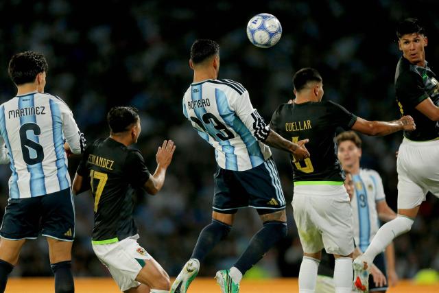 TOPSHOT - Argentina's defender #13 Cristian Romero heads the ball to score his team's third goal during the international friendly football match between Argentina and Bolivia at Mario Alberto Kempes Stadium in Cordoba, Argentina, on September 30, 2026. (Photo by Diego Lima / AFP)