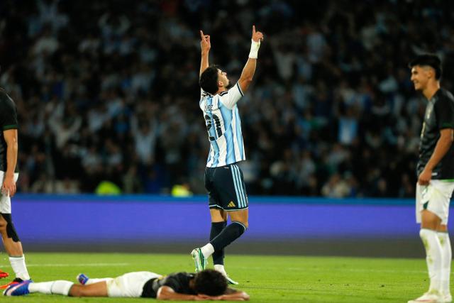 Argentina's forward #21 Jose Manuel Lopez celebrates after scoring his team's fourth goal during the international friendly football match between Argentina and Bolivia at Mario Alberto Kempes Stadium in Cordoba, Argentina, on September 30, 2026. (Photo by Diego Lima / AFP)