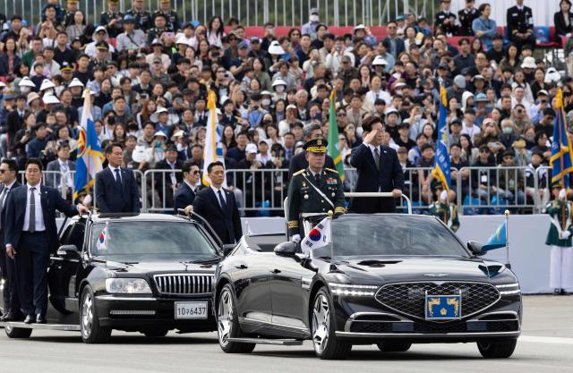 South Korean President Lee Jae Myung (R) and Defence Minister Kang Shin-chul (not pictured) inspect military assets during the 78th Armed Forces Day at a military base in Gyeryong on October 1, 2026. (Photo by JEON HEON-KYUN / POOL / AFP)