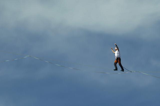 Estonia's Jaan Roose performs on a slackline during South Korea's first urban highline crossing event, 160 metres long and suspended 120 metres above the ground, in central Seoul on October 1, 2026. (Photo by Han Myung-Gu / POOL / AFP)