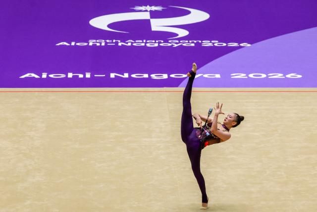 China’s Wang Zilu competes in the individual clubs of the rhythmic gymnastics qualification round during the 2026 Asian Games at the Nagoya General Gymnasium in Nagoya on October 1, 2026. (Photo by DAVID GRAY / AFP)
