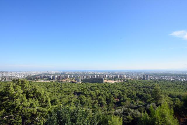 This photograph shows a general view of Antalya city, on September 30, 2026, where the 2026 United Nations Climate Change Conference (COP31) will be held in Antalya. Turkey will host the COP31 climate talks from November 9 till 20 in the Mediterranean resort of Antalya. (Photo by Goksel YAPAR / AFP)
