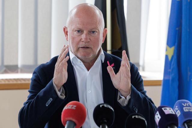 Belgian Minister of Climate and Mobility Jean-Luc Crucke speaks during a press conference on flights over Brussels, in Brussels on October 1, 2026. (Photo by NICOLAS MAETERLINCK / Belga / AFP) / Belgium OUT