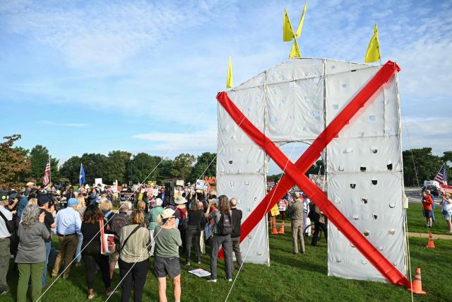 Demonstrators protest against US President Donald Trump's planned "triumphal arch" at Memorial Circle in Washington, DC on October 1, 2026. Trump has said the massive arch he wants to build on a historic location will double as a base for drones and snipers. The proposed giant structure along the Potomac River near the Arlington National Cemetery is part of Trump's drive to put his personal stamp on the capital. (Photo by SAUL LOEB / AFP)
