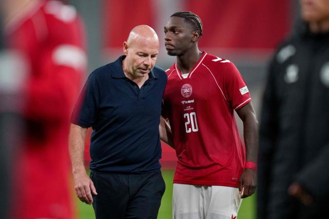 Denmark's head coach Brian Riemer (L) and Denmark's forward #20 Mohamed Daramy (R) react at the end of the UEFA Nations League Group A4 match between Denmark and Portugal at Parken stadium in Copenhagen on October 1, 2026. (Photo by Liselotte Sabroe / Ritzau Scanpix / AFP) / Denmark OUT