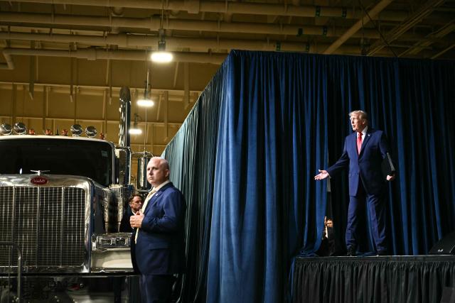 US President Donald Trump arrives to deliver remarks at the Peterbilt Motors facility in Denton, Texas, on October 1, 2026. (Photo by Kent NISHIMURA / AFP)