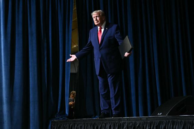 US President Donald Trump arrives to deliver remarks at the Peterbilt Motors facility in Denton, Texas, on October 1, 2026. (Photo by Kent NISHIMURA / AFP)