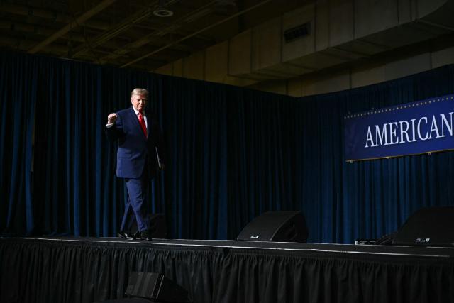 US President Donald Trump arrives to deliver remarks at the Peterbilt Motors facility in Denton, Texas, on October 1, 2026. (Photo by Kent NISHIMURA / AFP)
