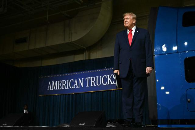US President Donald Trump arrives to deliver remarks at the Peterbilt Motors facility in Denton, Texas, on October 1, 2026. (Photo by Kent NISHIMURA / AFP)