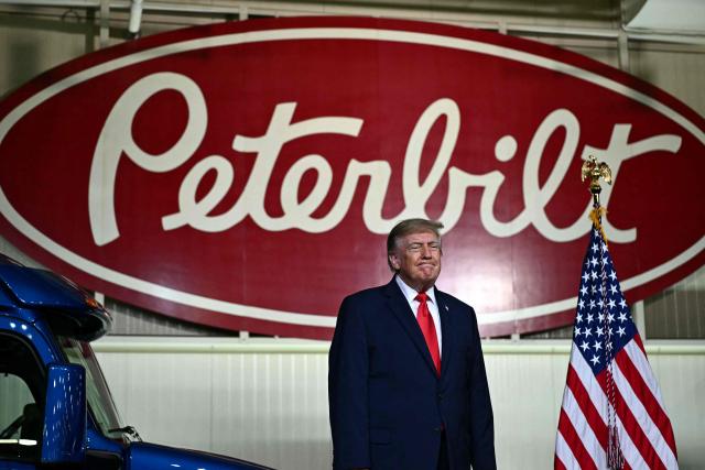 US President Donald Trump arrives to deliver remarks at the Peterbilt Motors facility in Denton, Texas, on October 1, 2026. (Photo by Kent NISHIMURA / AFP)
