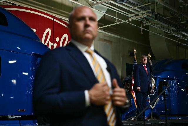 US President Donald Trump arrives to deliver remarks at the Peterbilt Motors facility in Denton, Texas, on October 1, 2026. (Photo by Kent NISHIMURA / AFP)