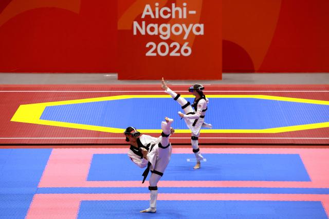 Mongolia’s Badam Lkhagva (R) competes against Thailand’s Sasikarn Tongchan in the mixed individual virtual taekwondo round 16 during the 2026 Asian Games at the Toyohashi Gymnasium in Toyohashi on October 2, 2026. (Photo by DAVID GRAY / AFP)