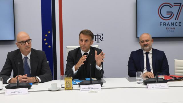 French President Emmanuel Macron (C) speaks next to France's Economy, Finances and Industry Minister Roland Lescure (L) and Secretary-General of the Office of the President of the French Republic Pierre-André Imbert (2ndR) following a videoconference with G7 leaders from the Élysée Presidential Palace in Paris on October 2, 2026. G7 leaders were holding talks on October 2, 2026, to coordinate action on tackling high fuel prices, after Washington upped pressure on Europe to release its strategic reserves or face a US diesel export ban. (Photo by Ludovic MARIN / POOL / AFP)