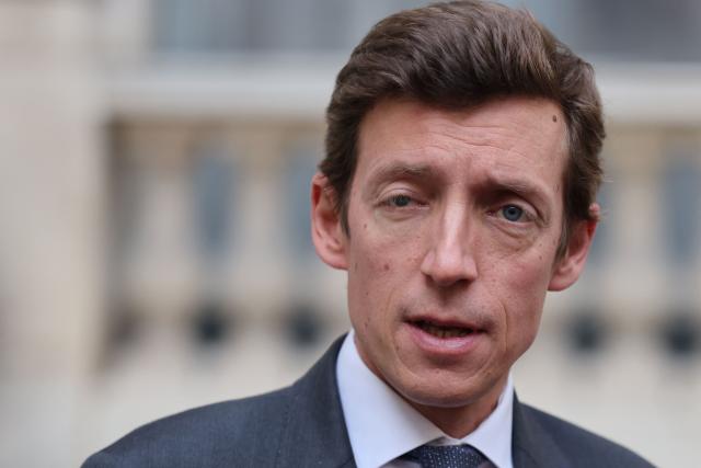 France's Education Minister Edouard Geffray speaks to the press following a meeting with high school student organisations at the French Education Ministry in Paris on October 2, 2026, amid student protests. New clashes erupted nationwide between French high school students and police in an escalating protest movement demanding better conditions in education. (Photo by Ludovic MARIN / AFP)