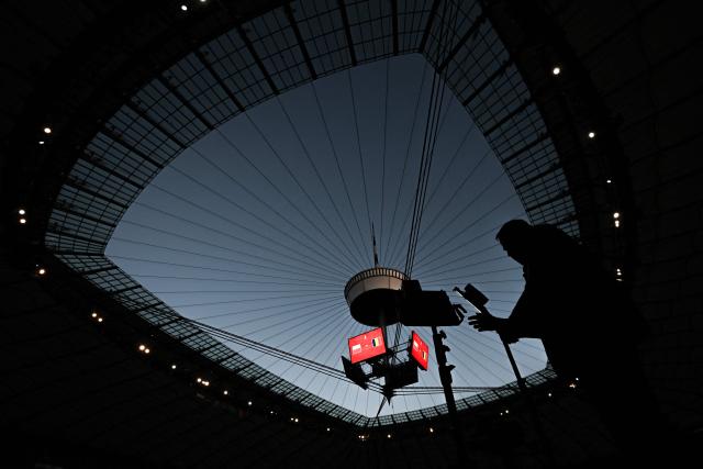 A TV brodcaster sets up an outdoor pitch-side studio prior to the UEFA Nations League Group B4 football match between Poland and Romania at the National Stadium in Warsaw on October 2, 2026. (Photo by Sergei GAPON / AFP)