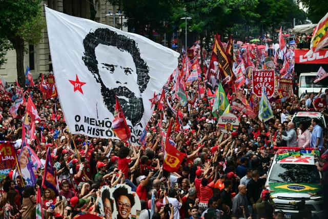 Brazil's President and presidential candidate Luiz Inacio Lula da Silva (L) addresses supporters during a campaign walk through downtown Rio de Janeiro, Brazil, on October 2, 2026. Next October 4 Lula da Silva 80, faces off against the 45-year-old right-wing senator Flavio Bolsonaro, who is trying to ride the regional conservative wave encouraged by US President Donald Trump. (Photo by Pablo PORCIUNCULA / AFP)
