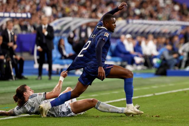 France's defender #02 Pierre Kalulu (R) vies with Italy's defender #05 Riccardo Calafiori (L) during the UEFA Nations League, league A day 3: Group 1, football match between France and Italy at the Stade de France stadium in Saint-Denis, near Paris, on October 2, 2026. (Photo by FRANCK FIFE / AFP)