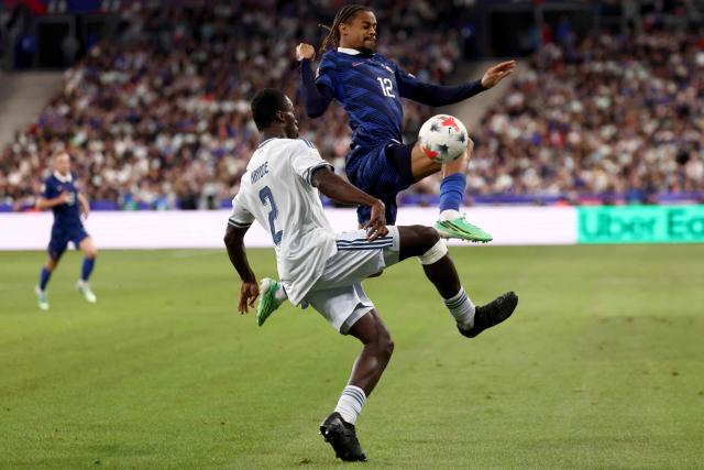 Italy's defender #02 Michael Kayode (L) vies with France's forward #12 Bradley Barcola (R) during the UEFA Nations League, league A day 3: Group 1, football match between France and Italy at the Stade de France stadium in Saint-Denis, near Paris, on October 2, 2026. (Photo by FRANCK FIFE / AFP)