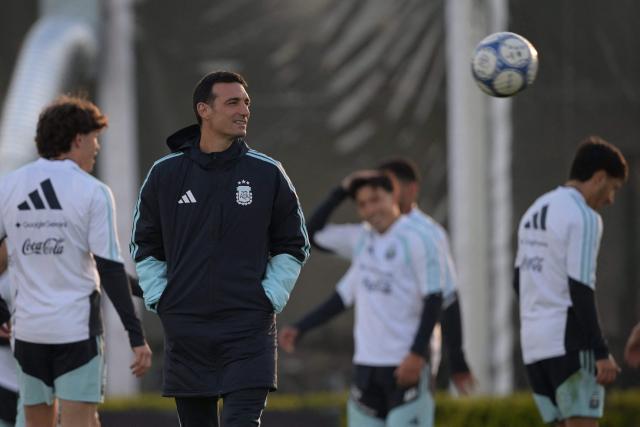 Argentina's football team coach Lionel Scaloni gestures during a football training session at the Argentine Football Association (AFA) training camp in Ezeiza, Buenos Aires Province, on October 2, 2026, ahead of the friendly matches against Burkina Faso and Benin. (Photo by JUAN MABROMATA / AFP)