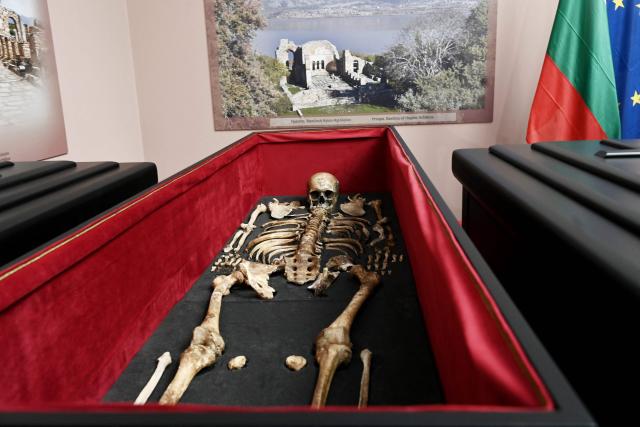EDITORS NOTE: Graphic content / This photograph shows the coffin containing the remains of Tsar Samuel, one of the last major rulers of the First Bulgarian Empire, more than a thousand years after his death during a ceremony at the Museum of Byzantine Culture in Thessaloniki on October 3, 2026. Greece and Bulgaria reached an agreement on the return of the remains this week, with Bulgarian Prime Minister Rumen Radev hailing the accord as "historic" and Athens will in return receive 48 objects pillaged by Bulgarian troops from churches and monasteries in northern Greece during World War I. (Photo by Sakis Mitrolidis / AFP)