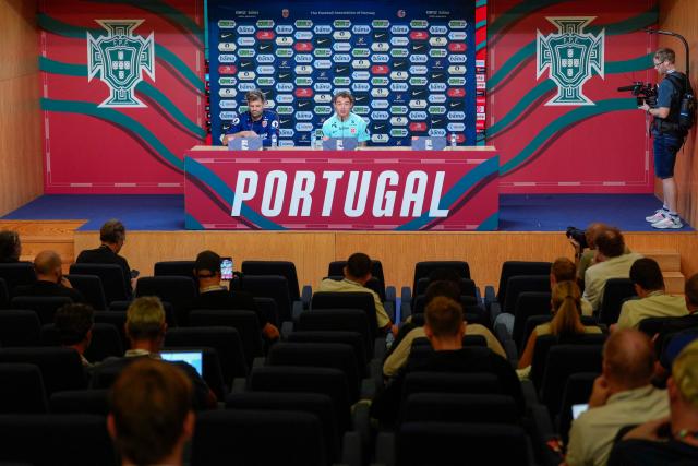 Norway's Patrick Berg (C) addresses a press conference prior to a training session at Estadio Do Dragao in Porto, Portugal on October 3, 2026, the day before the UEFA Nations League Group A4 football match between Portugal and Norway. (Photo by Lise Åserud / NTB / AFP) / Norway OUT