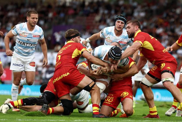 Racing 92's French-Portuguese flanker Nicolas Martins (C) runs with a ball as he is tackled during the French Top14 rugby union match between Racing 92 and Perpignan (USAP) at Stade Dominique-Duvauchelle in Creteil, on the outskirts of Paris, on October 3, 2026. (Photo by FRANCK FIFE / AFP)