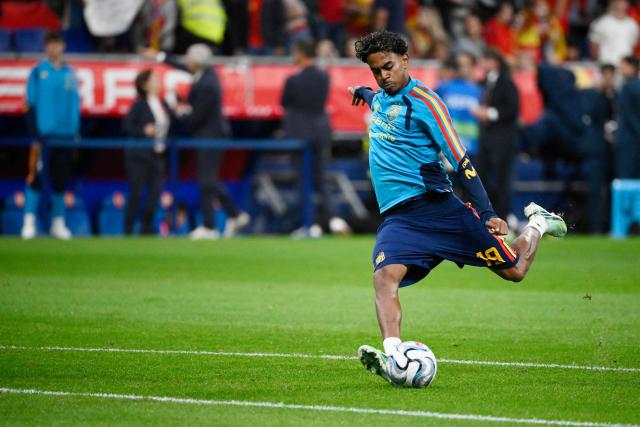 Spain's forward #19 Lamine Yamal warms up before the UEFA Nations League Group A3 football match between Spain and the Czech Republic at the Carlos Tartiere Stadium in Oviedo on October 3, 2026 (Photo by Miguel RIOPA / AFP)